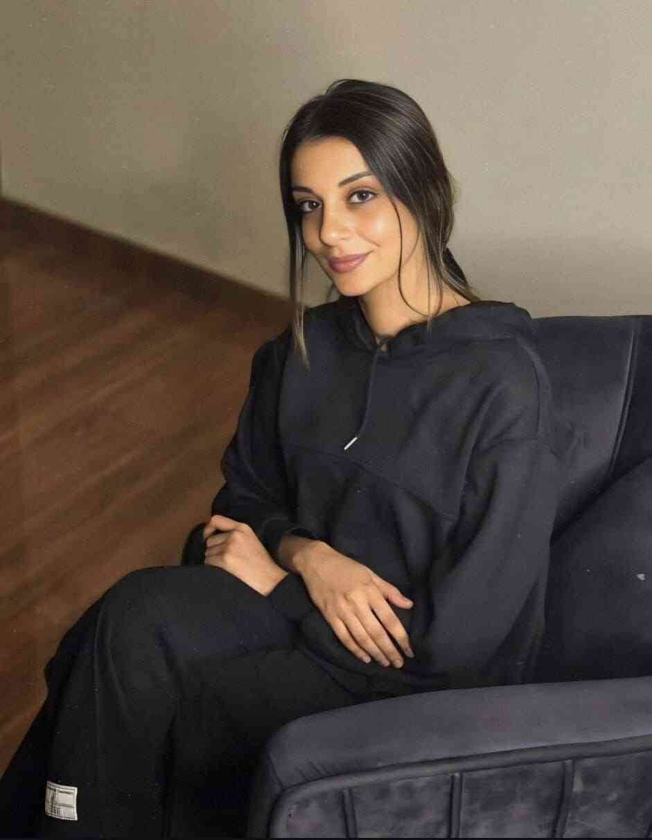 Manushi Oberoi